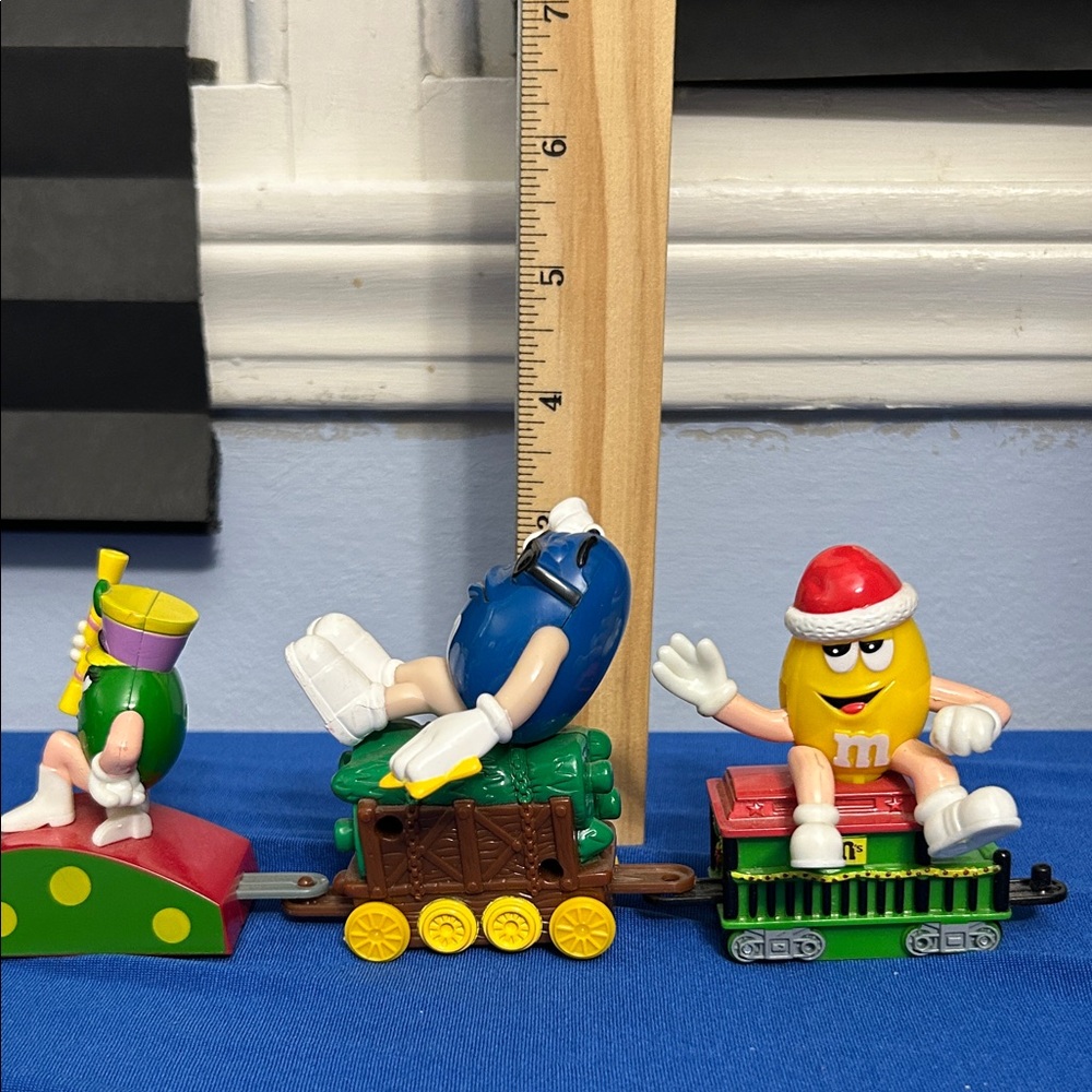 M&M'S Holiday Train Set - Picture 2 of 11